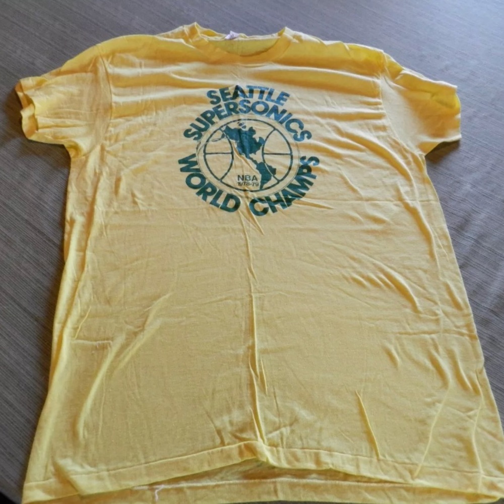 Vintage Seattle SuperSonics World champs t shirt